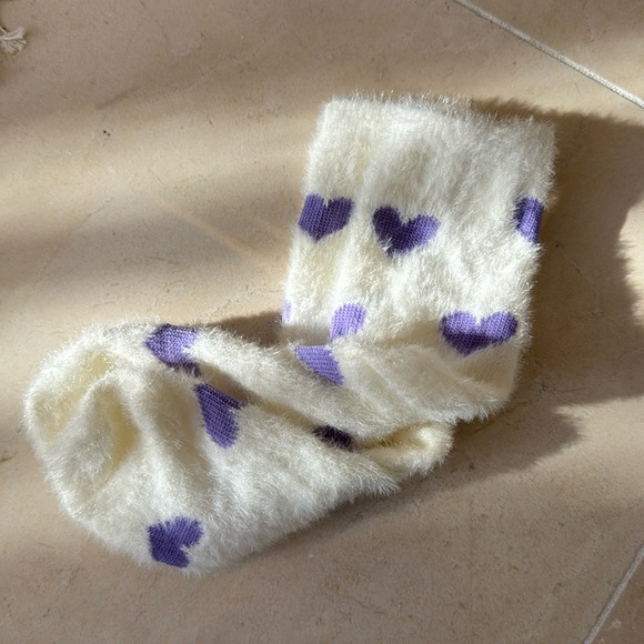 3/$15 Brand New Minky Fleece Heart Print Cozy Socks - Picture 4 of 4